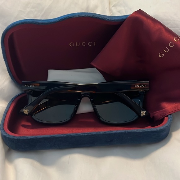 Gucci✨ Classic Fit Black/Tortoise Price is firm no offers - Picture 5 of 9